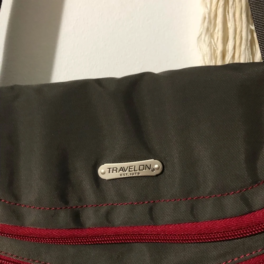 Travelon crossbody messenger